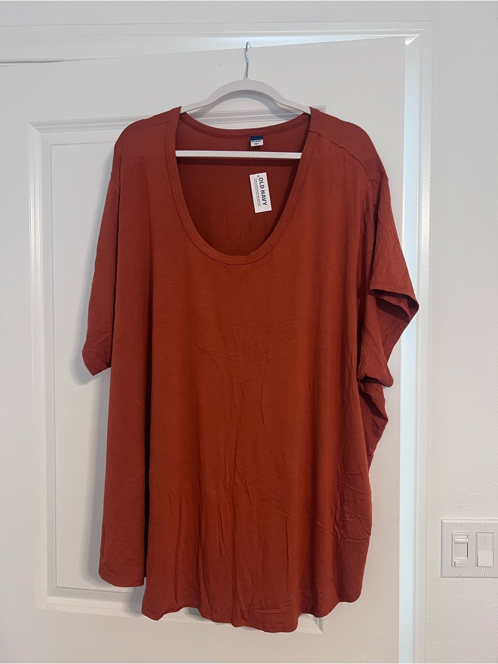 NWT Old Navy Luxe V-Neck Curved Hem Tee